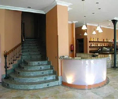 因佩里昂酒店 Onís
